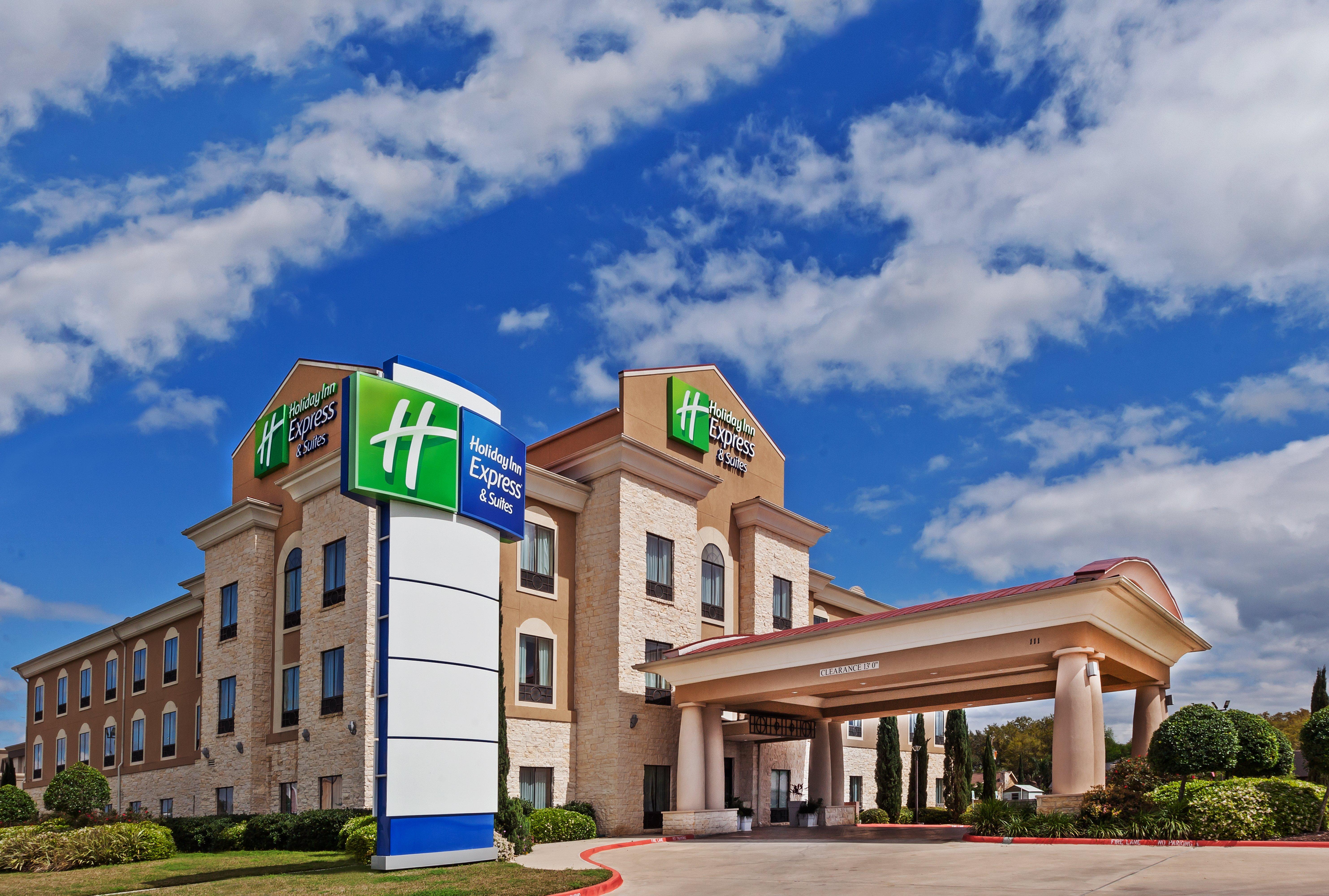Holiday Inn Express & Suites Victoria, An Ihg Hotel Exterior photo
