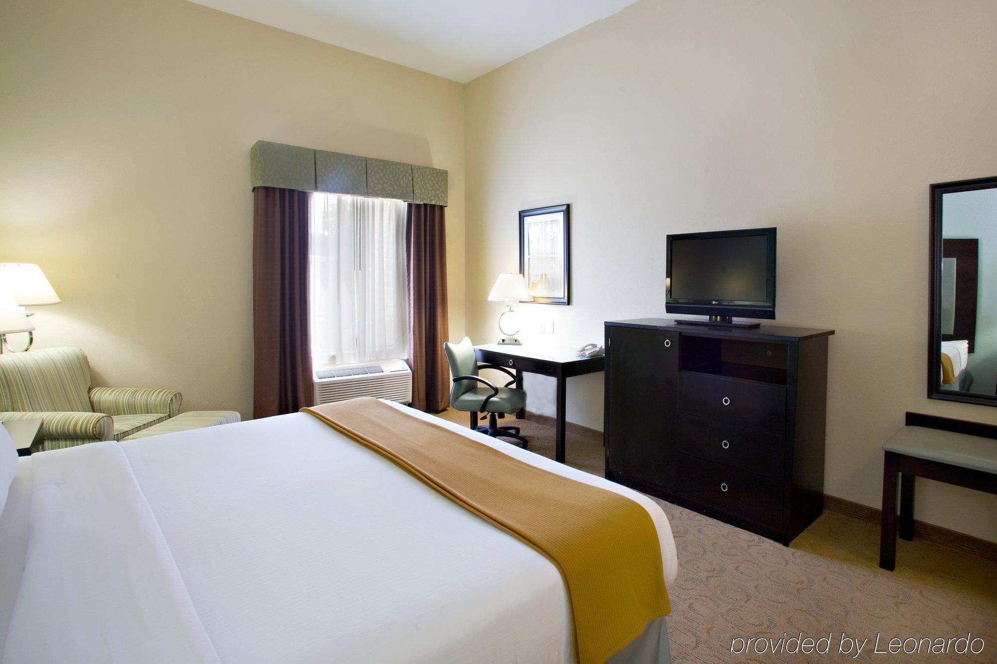 Holiday Inn Express & Suites Victoria, An Ihg Hotel Room photo