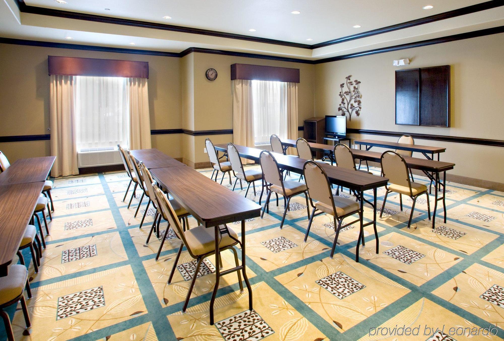 Holiday Inn Express & Suites Victoria, An Ihg Hotel Facilities photo